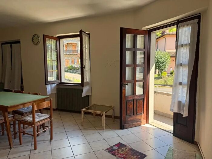 Appartamento trilocale in vendita in Corte Brugnatella