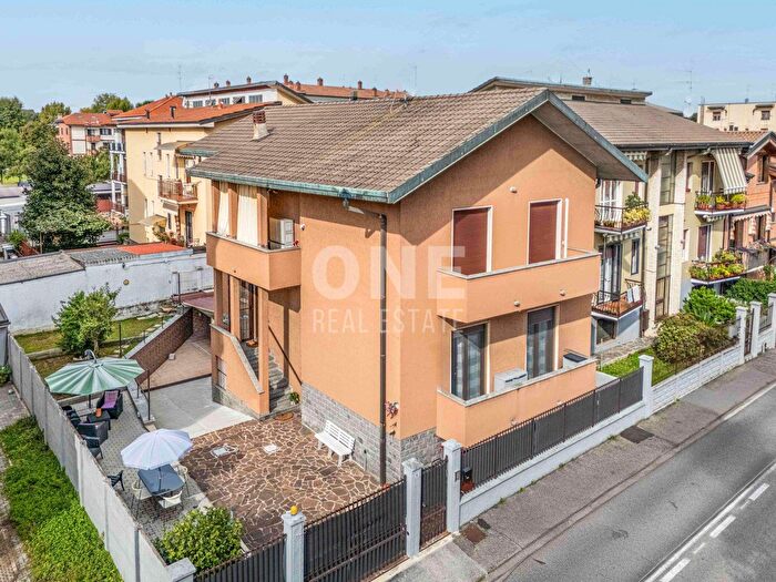 Casa con 7 locali in vendita in Via Vivaldi, Cinisello Balsamo