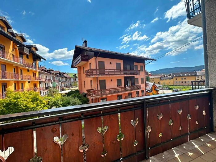 Appartamento quadrilocale in affitto in Via Jacopo Scajaro, Centro, Asiago