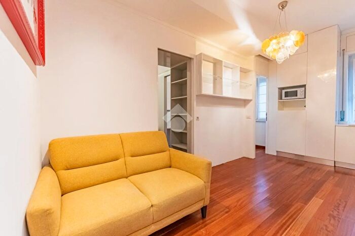 Appartamento trilocale in affitto in Via Nino Bonnet, Milano