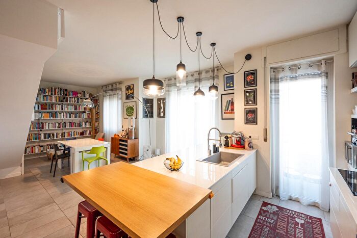 Appartamento con 9 locali in vendita in Via Filippo Tajani, Milano