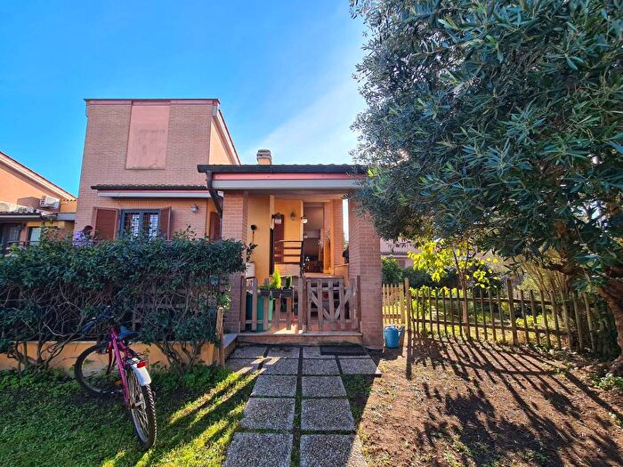 Appartamento quadrilocale in affitto in Via Francesco Giacomo Tricomi, Casal Lumbroso, Roma