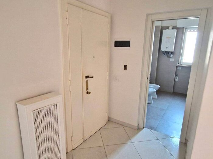 Appartamento trilocale in affitto in Via Vittorio Malcangi, Trani