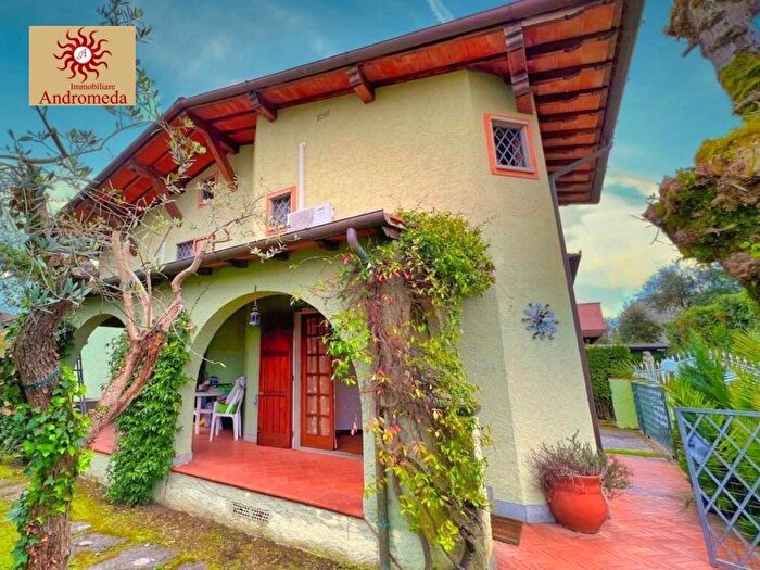 Casa con 6 locali in affitto in Via Terreni Pacchiani, Centro, Forte dei Marmi