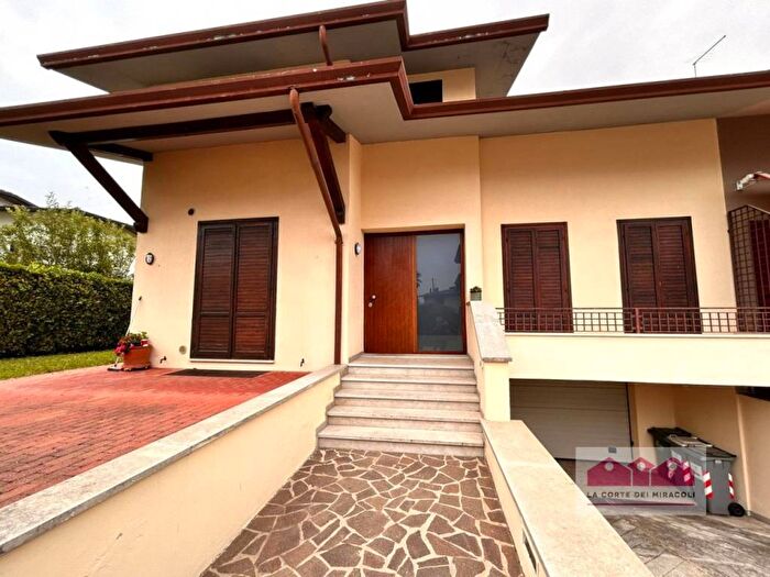 Casa con 5 locali in affitto in Via delle Rose, Caldogno Rettorgole Cresole, Caldogno