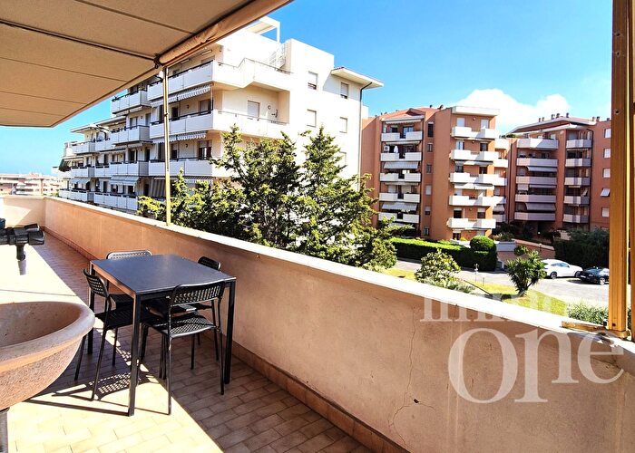 Appartamento quadrilocale in vendita in Via Pier Donato Sommati, Livorno