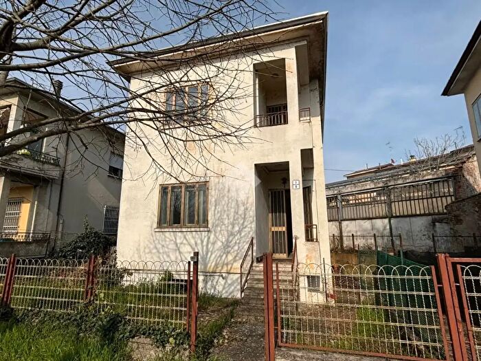 Casa trilocale in vendita in Via Brescia, Mantova