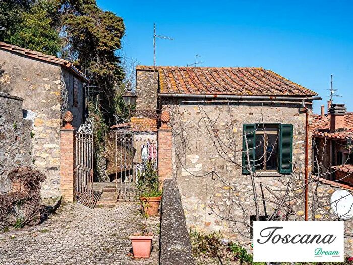 Appartamento quadrilocale in vendita in Castelnuovo Val Di Cecina