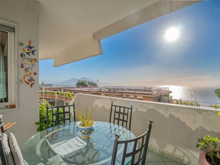 Appartamento con 5 locali in vendita in Via del Parco Cafiero, Napoli