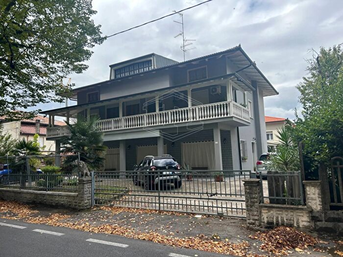 Casa con 8 locali in vendita in Via Minezzi, San Giovanni In Persiceto