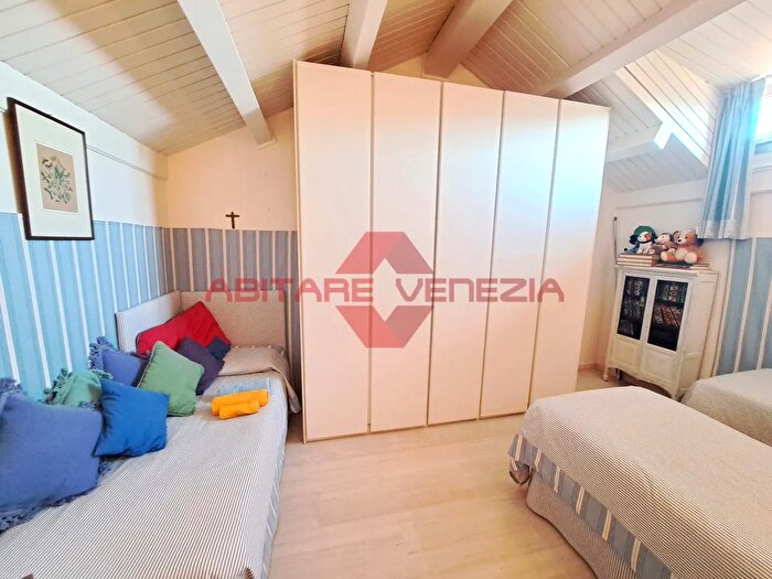 Appartamento trilocale in vendita in Via Lorenzo Marcello, Venezia