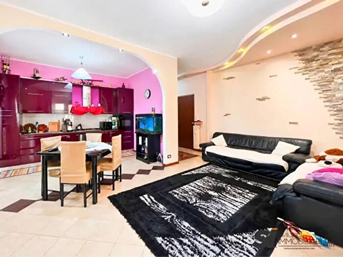 Appartamento trilocale in vendita in Via Isonzo, Novara