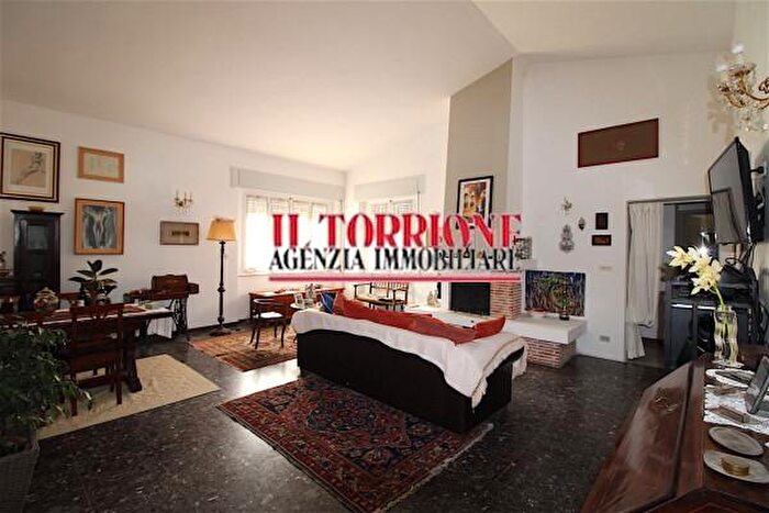 Casa con 6 locali in vendita in Via Ferruccio Parri, Uzzano