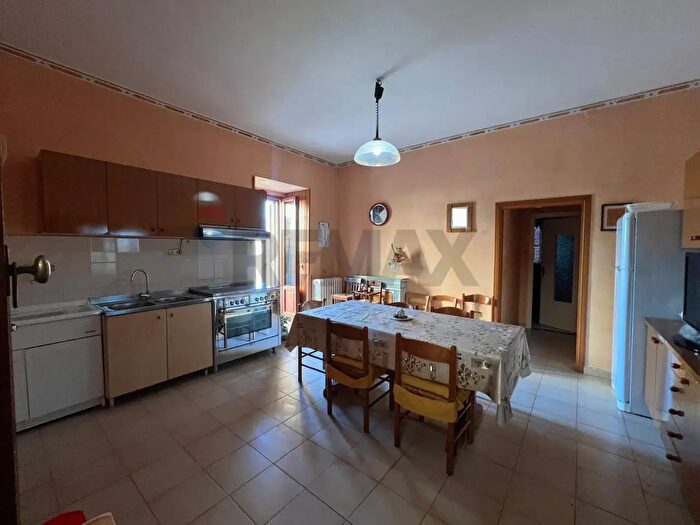 Appartamento con 5 locali in vendita in Via Santa Lucia, Ripalimosani