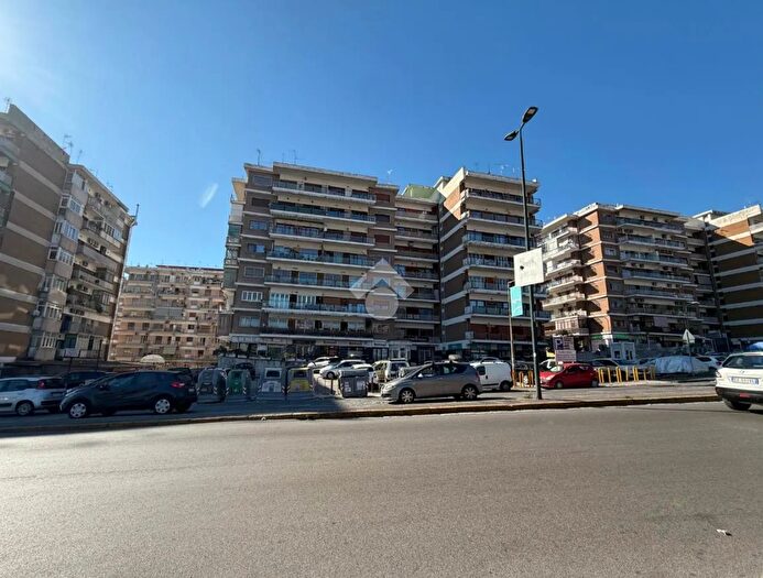 Appartamento quadrilocale in vendita in Via Cintia, Napoli