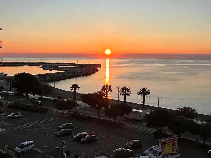 Appartamento con 5 locali in affitto in Via Lungomare, Catanzaro