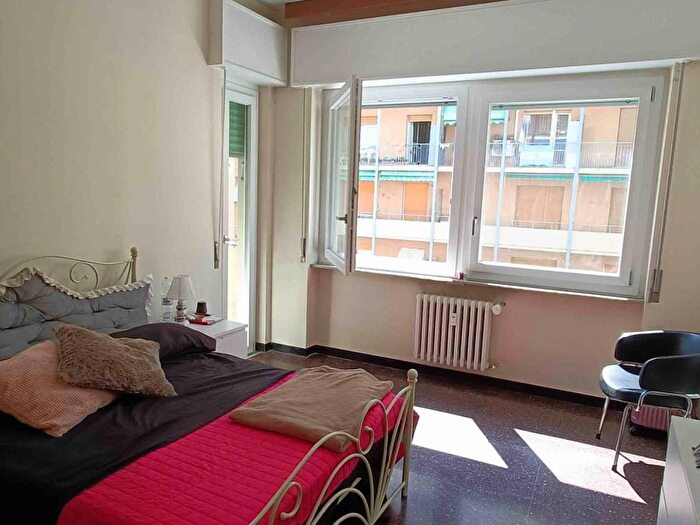 Appartamento con 6 locali in affitto in Viale Virginia Centurione Bracelli, Marassi, Genova