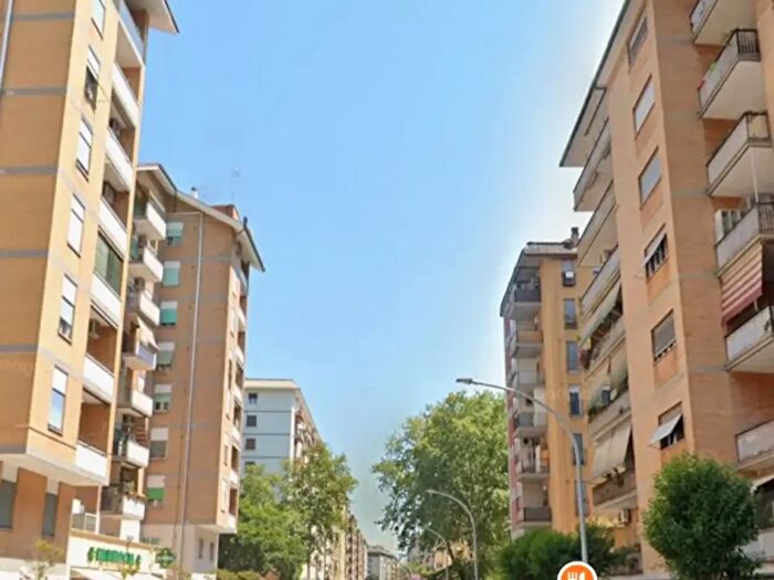 Appartamento trilocale in affitto in Via Flavio Stilicone, Roma