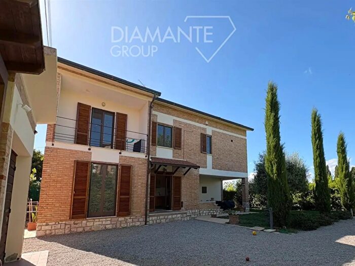 Casa con 5 locali in vendita in Castiglione Del Lago