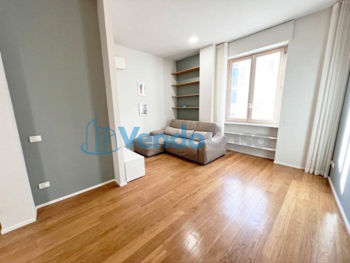 Appartamento trilocale in affitto in Corso di Porta Ticinese, Ticinese, Milano