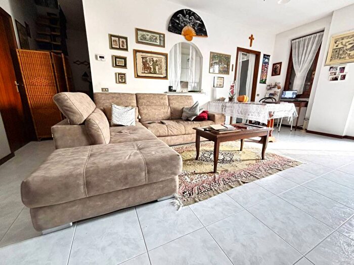 Appartamento trilocale in vendita in Via Roma, Centro, Comazzo
