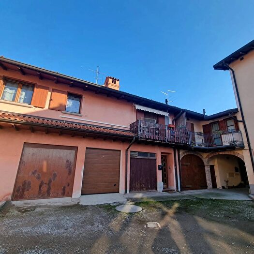 Casa trilocale in vendita in Via Trieste, Bonate Sotto