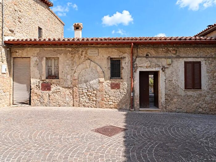Appartamento quadrilocale in vendita in Piazza Piazzetta, Montopoli Di Sabina