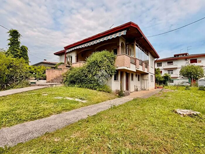 Casa quadrilocale in vendita in Via Maria Ausiliatrice, Selvazzano Dentro