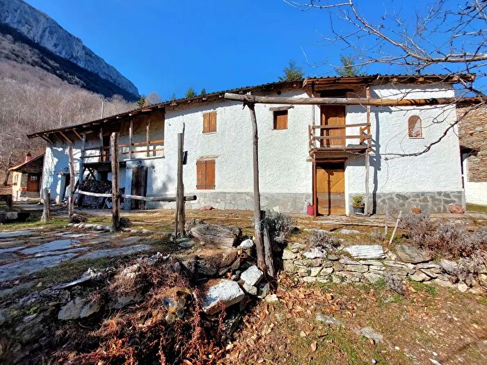 Casa quadrilocale in vendita in Frazione Piambernardo, Garessio