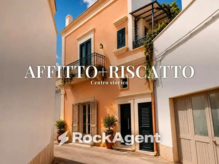 Casa con 6 locali in vendita in Via Giacosa, Cutrofiano