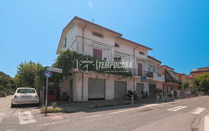 Appartamento con 5 locali in vendita in Via Michelangelo Zanotti, Rimini