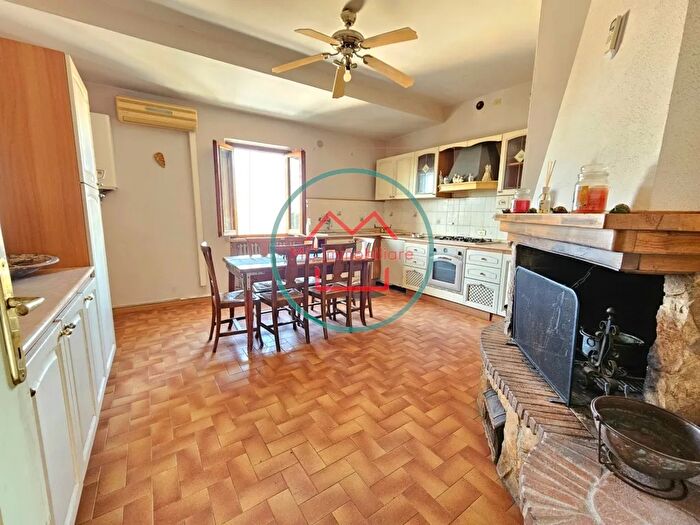 Appartamento quadrilocale in vendita in Via di Quarrata, Uzzano