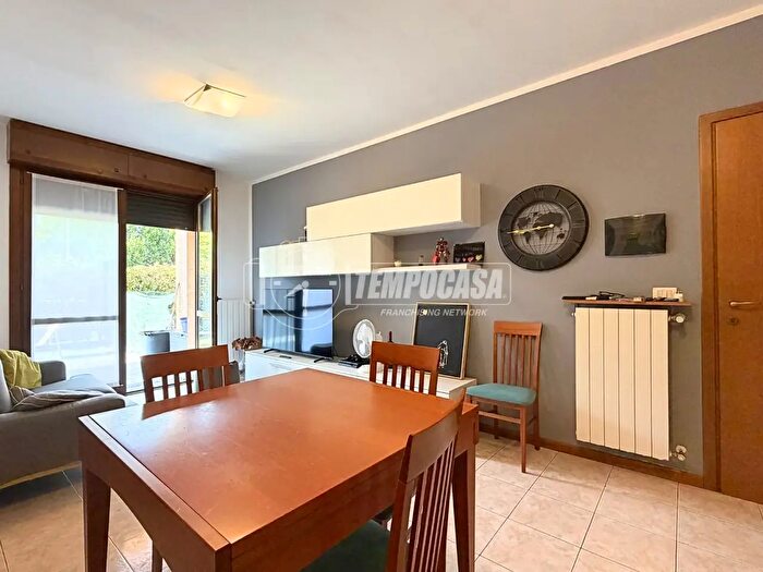 Appartamento bilocale in vendita in Via Arturo Toscanini, Usmate Velate