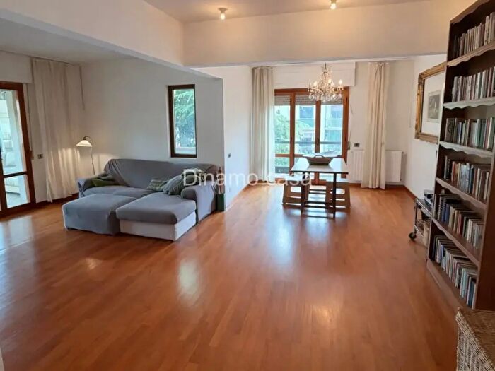 Appartamento quadrilocale in vendita in Via Carlo Marx, Prato