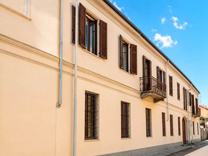 Appartamento trilocale in affitto in Via Alpi, Semicentro, Vercelli