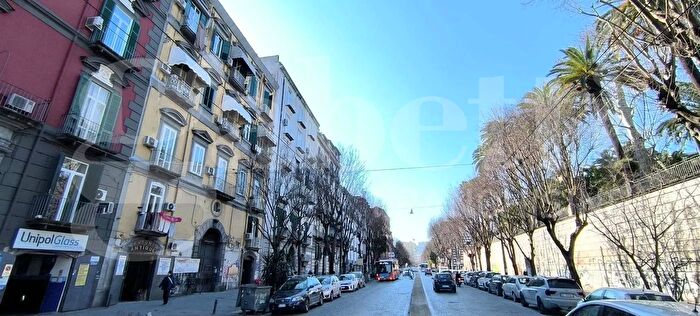 Appartamento con 6 locali in vendita in Via Foria, Napoli