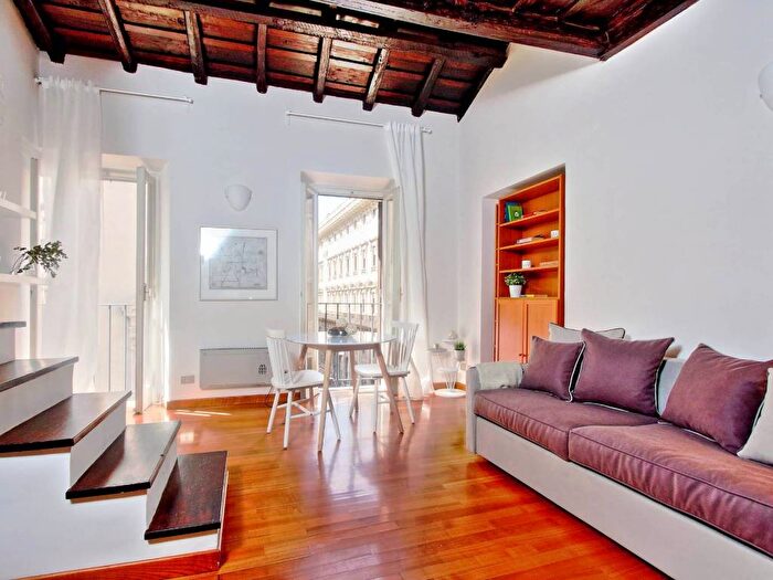 Appartamento bilocale in affitto in Via di Santa Maria in Via, Trevi, Roma