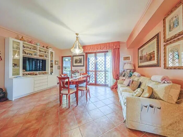 Appartamento quadrilocale in vendita in Via Carlo Muscetta, Roma