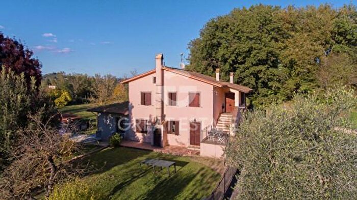 Casa con 6 locali in vendita in Via SantAngelo, Sarteano