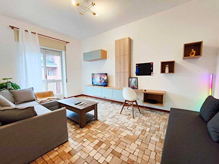 Appartamento trilocale in affitto in Viale Gabriele D'Annunzio, Ticinese, Milano