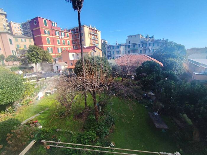 Appartamento trilocale in affitto in Via Coronata, Cornigliano, Genova