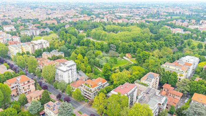 Appartamento con 5 locali in vendita in Via Italo Pizzi, Parma