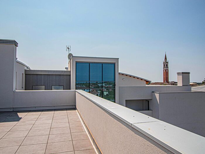 Appartamento con 7 locali in vendita in Azzano Decimo