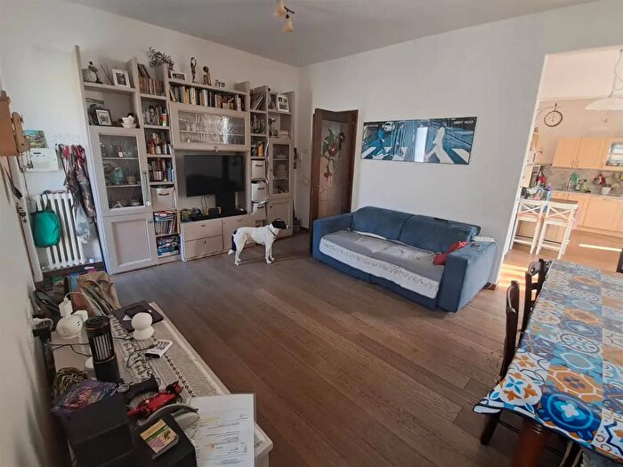 Appartamento con 6 locali in vendita in Via IV Novembre, Montespertoli