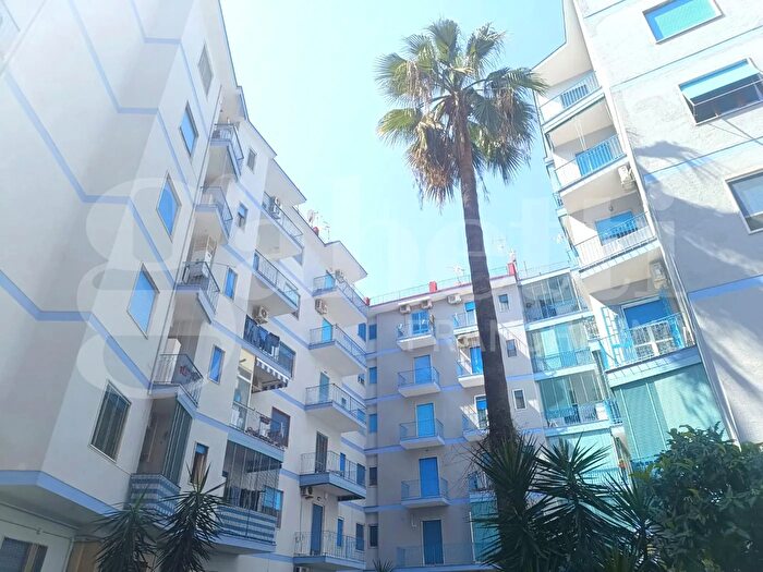 Appartamento trilocale in vendita in Viale Rossini, Portici