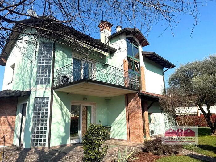 Appartamento con 5 locali in vendita in Via Capovilla, Isola Vicentina
