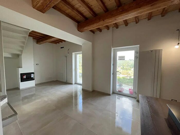 Casa quadrilocale in vendita in Lastra A Signa