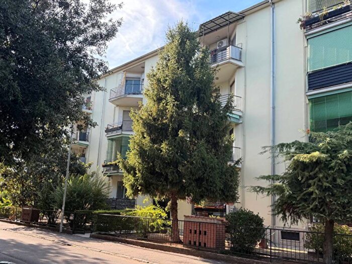 Appartamento trilocale in affitto in Via Firenze, Vallone, Pavia