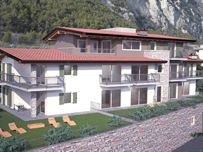 Casa quadrilocale in vendita in Via Cesare Battisti, Dro