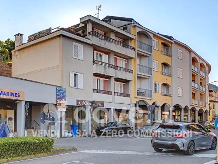 Appartamento quadrilocale in vendita in Via Zanoni, Lavena Ponte Tresa